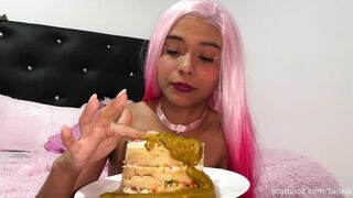 Sirena Rozhevy - Fun with Cake and Shit with Girleat