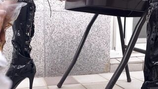 Korean Queen - Korean Scat Queen: On the outdoor balcony, the queen scat