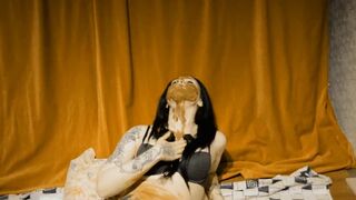 DirtyBetty - Animal magnetism girl in shit! WHAT?