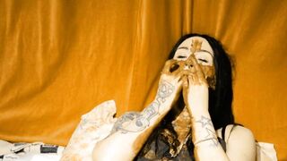 DirtyBetty - Animal magnetism girl in shit! WHAT?
