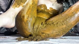 PooGirl - a big pile in the panties, push the panties back into the pussy