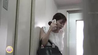 DLSL-590 05 Girls with a strong urge to urinate and toilet door that doesn’t close. What will they do?