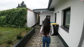 Kim-Rose - Secretly pissed the neighbors behind the house!