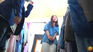 DLEE-721 01 Women’s clothing store hidden camera: jeans soaking wet due to pee leakage