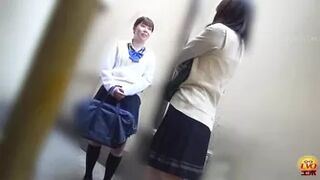 DLEE-687 05 Hidden footage: friendship collapse over the toilet! Schoolgirls big fight for the turn to pee