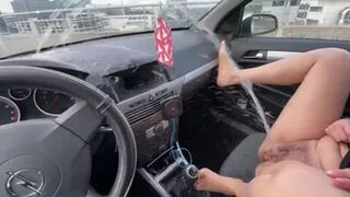 Laura-Cat - GEPISST Im Auto Teil 2 - JETZT NOCH KRASSER