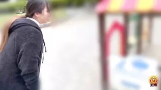 DLEE-676 05 Girls walking around outdoor leisure facilities and peeng on Japanese style toilet