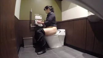 28105932 A total of 13 people have appeared! High image quality. [Assault! Women's restroom next door ⑱]