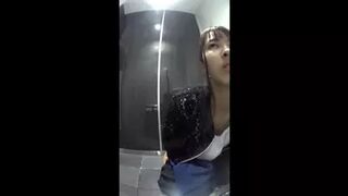 15392986 [6 people in total] New station toilet with many beautiful women 6 steps