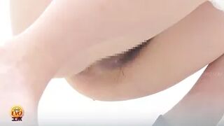 DLEE-598 03 Hidden footage: her pee drips before she sits down on the toilet
