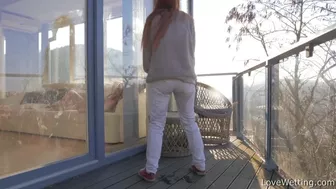 Snow White - Crisis at the door