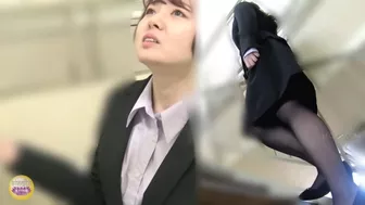 DLSL-527 02 Wet trouble in a car with a harsh boss. Women pissing on the highway in a business car