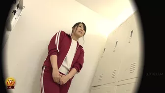 DLEE-582 05 On the verge of wetting: school girls in gym clothes peeing after reaching their holding limit