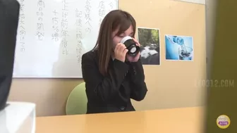 DLSL-235 01 Thirsty women trapped with urination urge during job interview