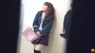 DLEE-567 03 Wetting in line to the popular female toilet