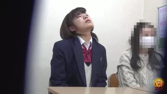 DLEE-569 03 Hidden toilet camera: pee just in time after school girls career consultation