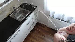 Naomi - Aiming at the sink (050)