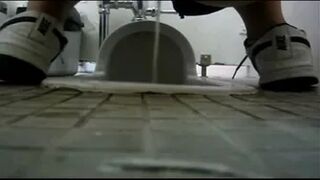 15365838 Uncensored Treasure at that moment (found) in the women's toilet !! Girls  Raw version