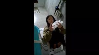 15387406 Nothing happened in the toilet of a popular cafe