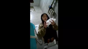 15387406 Nothing happened in the toilet of a popular cafe