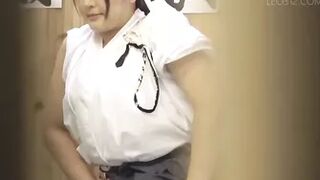 DLSL-430 02 Traditional japanese clothes are difficult to take off! Female urination on the verge of bladder explosion!