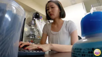 DLSL-491 02 Evil driver makes women to hold their pee to the limit by driving them around and making up excuses