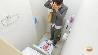 DLSL-489 04 Rookie OL's close call slip to the toilet.