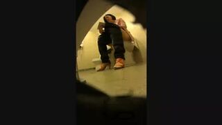 Twitter_Toilet_Shoot