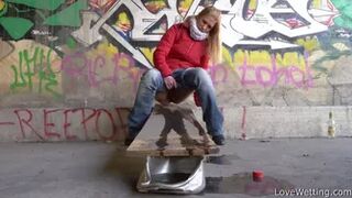 Violeta - Pissing scene