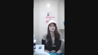 15338646 Too beautiful woman Warota 3! !! A beautiful woman who unprotectedly puts down her pants in the bathroom! !!