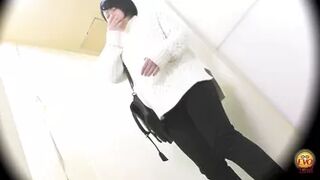 DLEE-363 02 Toilet voyeur - girls barely holding their pee while waiting at the private room door