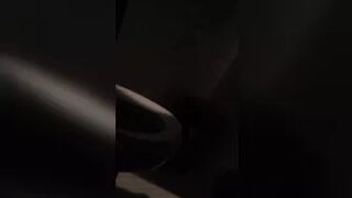 Young_girls_in_the_toilet
