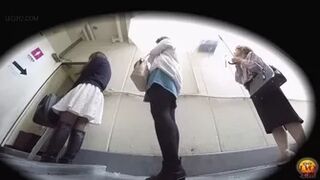 DLEE-202 03 Women lining up to pee in popular public toilet VOL 2