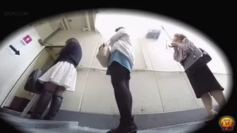 DLEE-202 03 Women lining up to pee in popular public toilet VOL 2