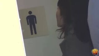DLEE-145 01 Women lining up to pee in popular public toilet