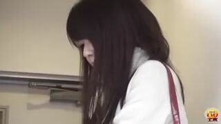 DLEE-145 01 Women lining up to pee in popular public toilet
