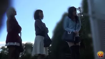 DLEE-145 03 Women lining up to pee in popular public toilet