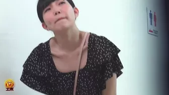 DLEE-307 03 Women lining up to pee in popular public toilet VOL 3