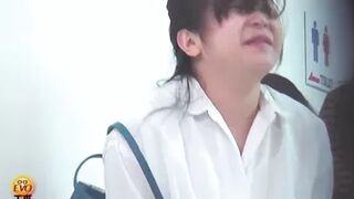 DLEE-307 02 Women lining up to pee in popular public toilet VOL 3
