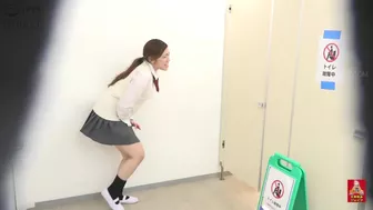 HJ-043 02 Hidden camera footage: schoolgirl's pee rush and residual urinary leakage