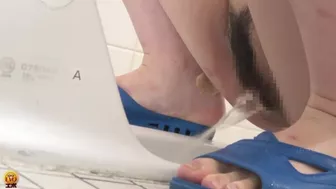 DLEE-513 03 Sea house toilet voyeur: bikini take off and naked pissing