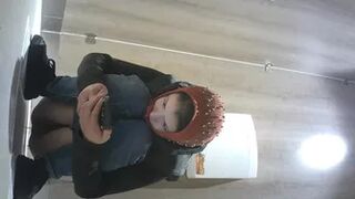 28105134 Actor Academy Toilet Infiltration Observe about 30 actress eggs