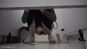 Foolery of 25 beautiful women including policewoman 28102978