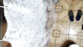 REAL BRAZIL TOILET PEEING