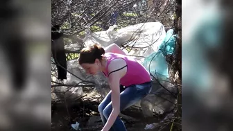 she wears a nice slim jeans