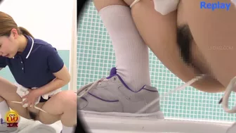 DLEE-399 01 Observing a sense of liberation at the girls school toilet! The youth pee stories