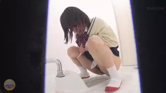 DLSL-377 04 Schoolgirls dashing to the toilet as soon as the chime rings VOL 7