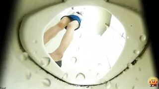 DLEE-121 02 Tripple view piss shots on spy camera inside women?s toilet