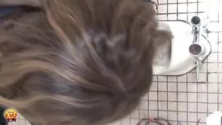 DLEE-127 02 Frantic girls pissing and missing the toilet bowl VOL 1