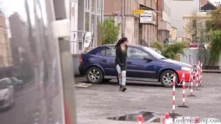 Vanda - Pissing Scene